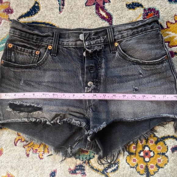 Levi's 501 High Rise Exposed Button Fly, washed black denim shorts, W27 - Picture 6 of 8